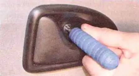 Reparación de puerta delantera Renault Sandero