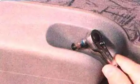 Reparación de puerta delantera Renault Sandero