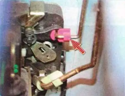 Reparación de puerta delantera Renault Sandero