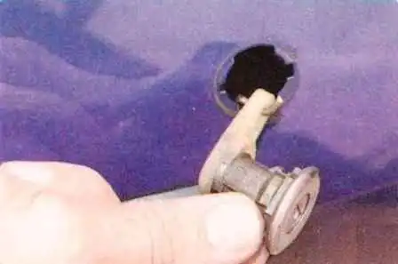 Reparación de puerta delantera Renault Sandero