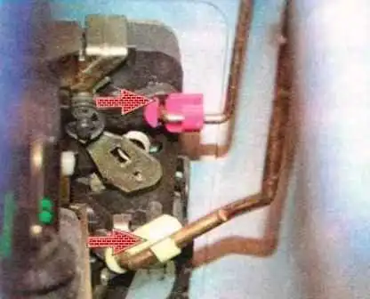 Reparación de puerta delantera Renault Sandero