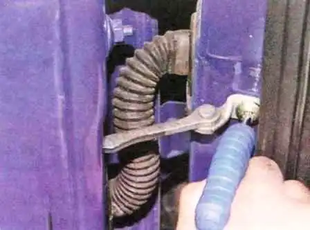 Reparación de puerta delantera Renault Sandero