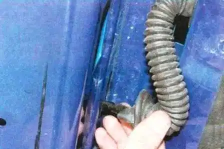 Reparación de puerta delantera Renault Sandero