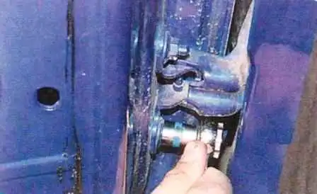 Reparación de puerta delantera Renault Sandero