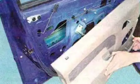 Reparación de puerta delantera Renault Sandero