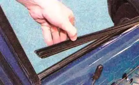 Reparación de puerta delantera Renault Sandero