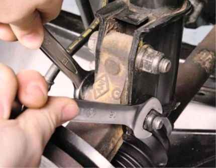 Reparar amortiguador Renault/Dacia Sandero