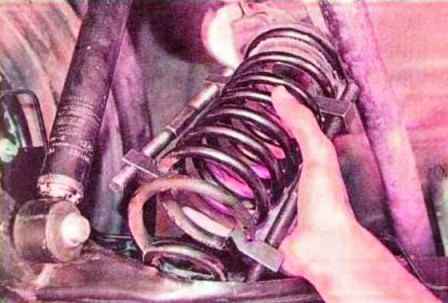 Replacing elements of the rear suspension of a Renault Sandero