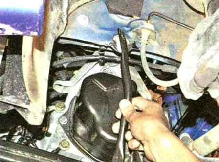 Extracción e instalación del bastidor auxiliar del automóvil Renault Sandero