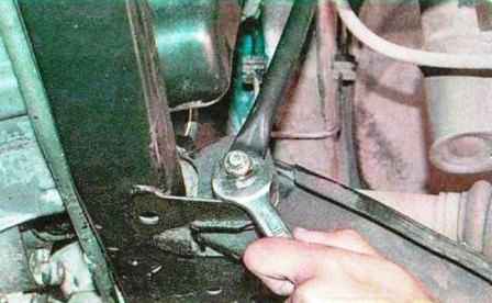Replacing Renault Sandero Front Suspension Parts and Assemblies