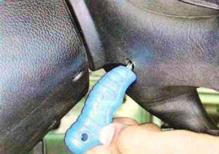 How to remove Renault Sandero driver airbag