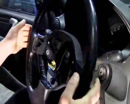 How to remove Renault Sandero steering wheel