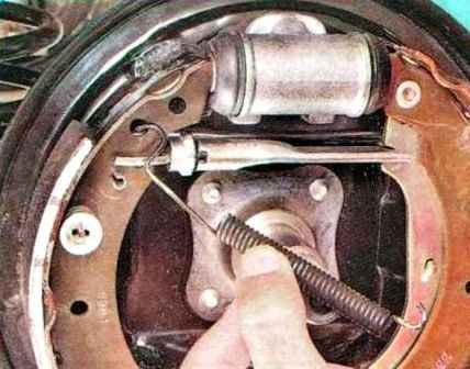 Reparación freno rueda trasera Renault Sandero