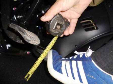 Checking and adjusting the Renault Sandero brakes