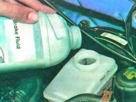 Cambio de líquido de frenos y sangrado de frenos Renault Sandero