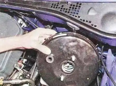 Reemplazo del cilindro maestro de freno y amplificador de vacío para Renault Sandero