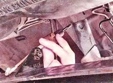 Replacing the brake pressure regulator
