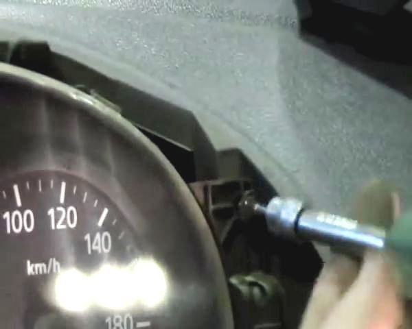 How to remove and install instrument cluster Renault Sandero