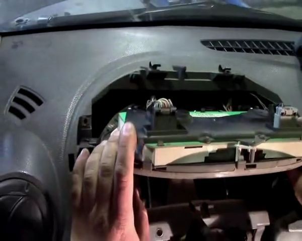 How to remove and install instrument cluster Renault Sandero