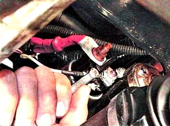 Removing and repairing the Renault Sandero starter