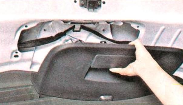 Renault Sandero rear door repair