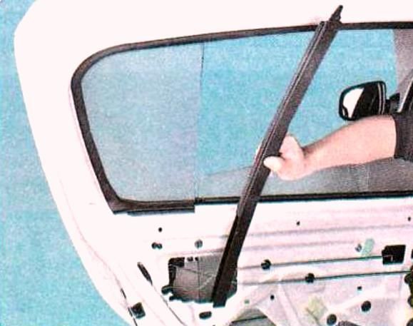 Renault Sandero rear side door repair