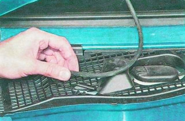 Ремонт очистителя ветрового стекла автомобиля Рено Сандеро