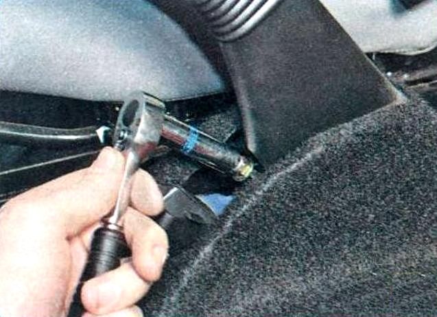 Renault Sandero parking brake repair