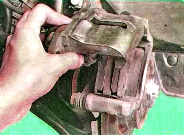 Ремонт тормозного механизма передних колес Рено Сандеро