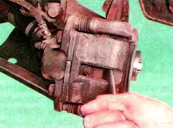 Ремонт тормозного механизма передних колес Рено Сандеро