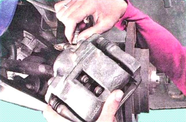 Renault Sandero front wheel brake repair