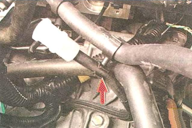 Removing the Renault Sandero manual transmission