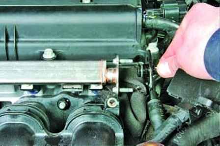 How to remove and install the Hyundai Solaris car engine