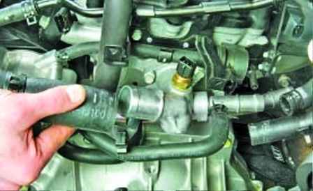 How to remove and install the Hyundai Solaris car engine