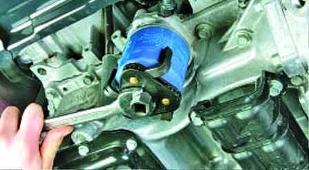 Hyundai Solaris engine oil system maintenance