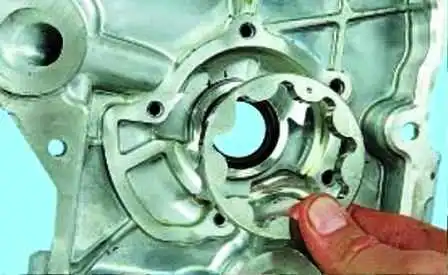 Extracción e instalación de una bomba de aceite para un motor Hyundai Solaris