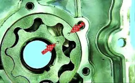 Extracción e instalación de una bomba de aceite para un motor Hyundai Solaris