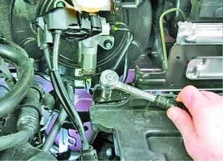 Cómo reemplazar los soportes del motor Hyundai Solaris de 2011