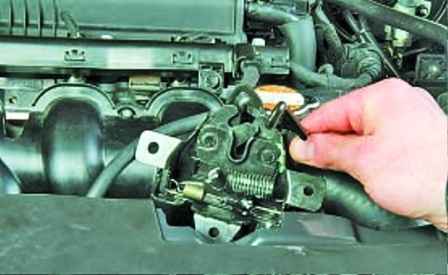 How to remove the Hyundai Solaris engine radiator