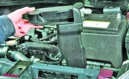 How to remove the Hyundai Solaris engine radiator