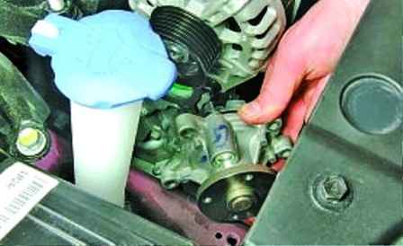 Replacing the pump and thermostat of the Hyundai Solaris cooling system