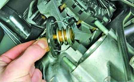 Replacing the pump and thermostat of the Hyundai Solaris cooling system