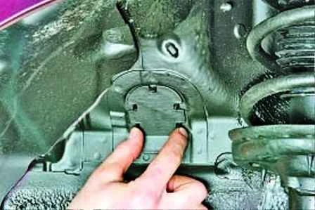 Cómo reemplazar los soportes de la planta de energía de Hyundai Solaris a partir de 2011