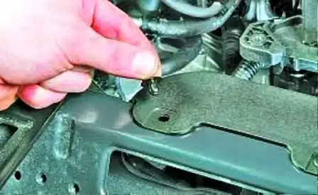 Reemplazo del elemento y la carcasa del filtro de aire Hyundai Solaris
