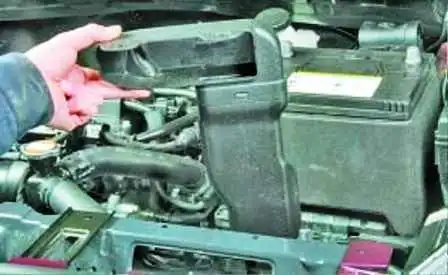 Reemplazo del elemento del filtro de aire y la carcasa Hyundai Solaris