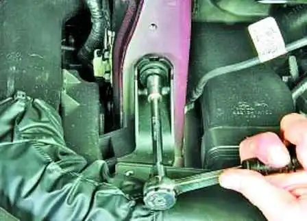 Reemplazo del elemento del filtro de aire y la carcasa Hyundai Solaris