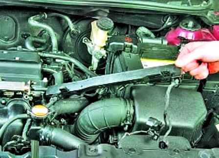 Removing the Hyundai Solaris rail and fuel system injectors