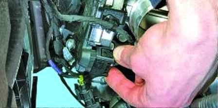 Removing the throttle assembly and gas pedal Hyundai Solaris