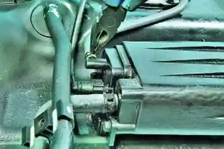 Снятие и установка адсорбера Hyundai Solaris