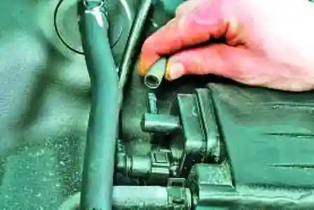 Снятие и установка адсорбера Hyundai Solaris